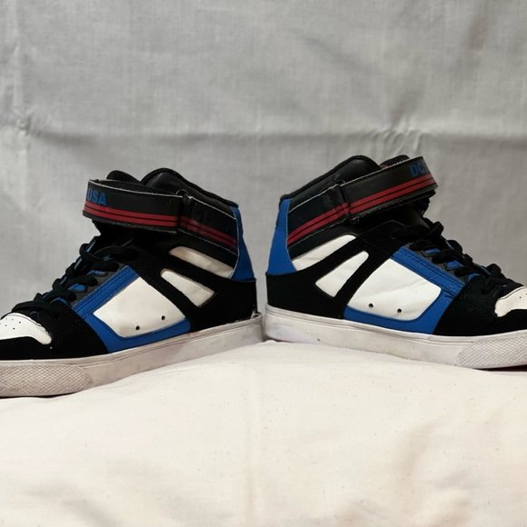 Kids DC High Tops size 6 - Picture 2 of 3